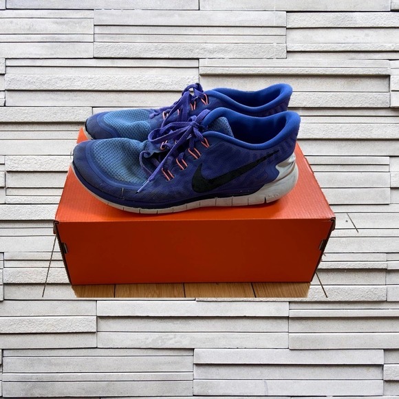 WOMEN’S Bright Blue Nike Shoes Sz. 12 - Picture 2 of 7